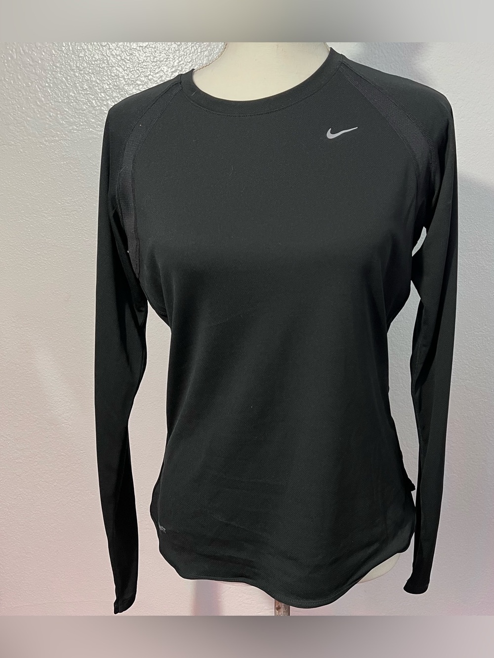 Nike Women’s Fit Dry Black Long Sleeve Athletic Top Size M NWOT